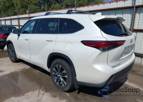 2021 Toyota Highlander Xle z USA, uszkodzony, nr VIN 5TDGZRAH8MS063217